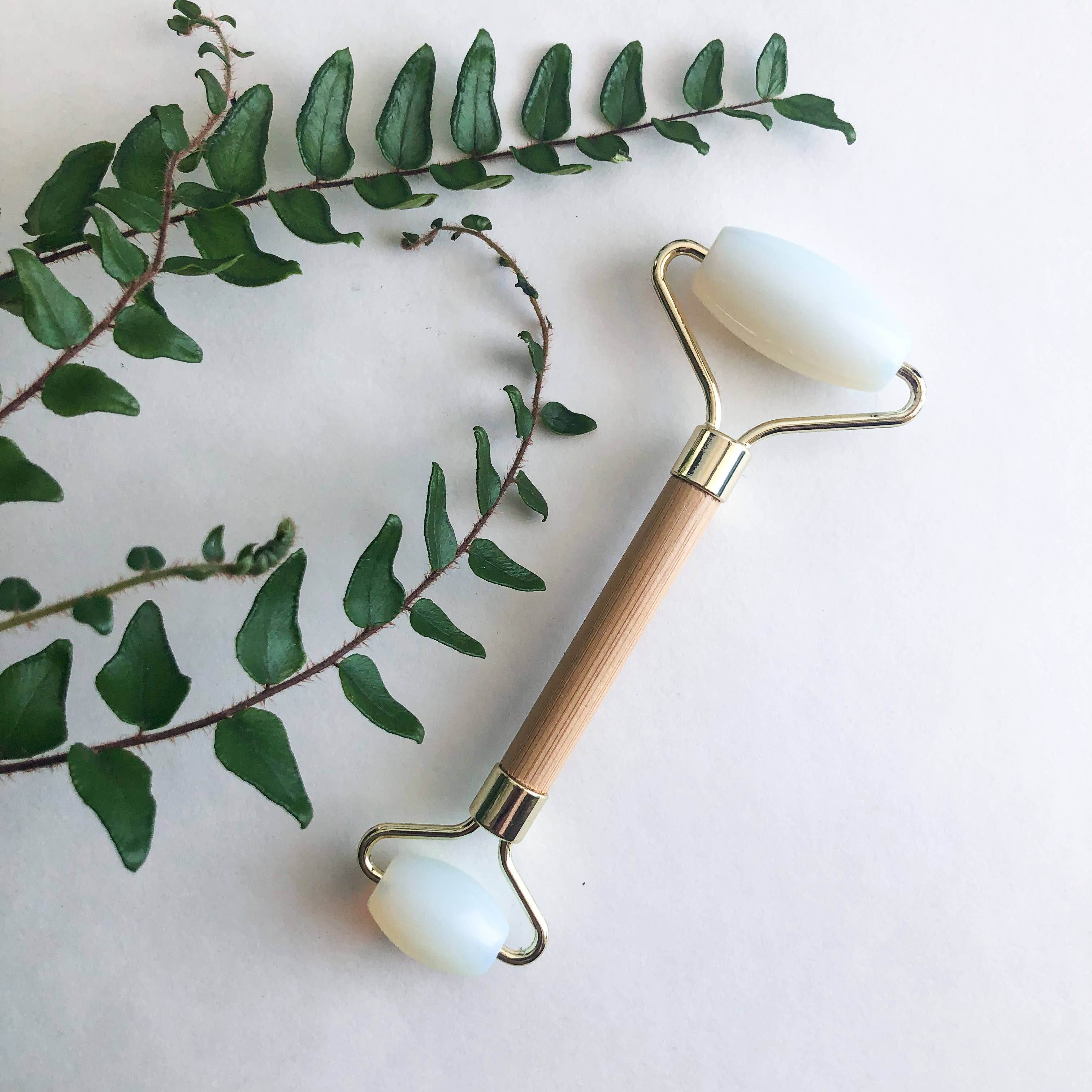 BOUTIQUE Bamboo & Jade Facial Roller | Off White